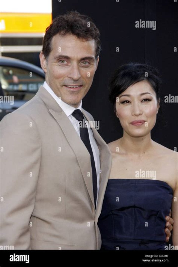 Rufus Sewell’s Girlfriend/Wife In 2 Meet Ami Komai, Yasmin Abdallah, And Amy Gardner!