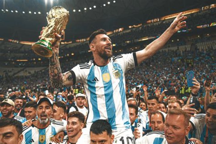 Salem Al-Hajri's 's Age, Net Worth, Salary, Contract, Girlfriend, World Cup 2022 and Stats