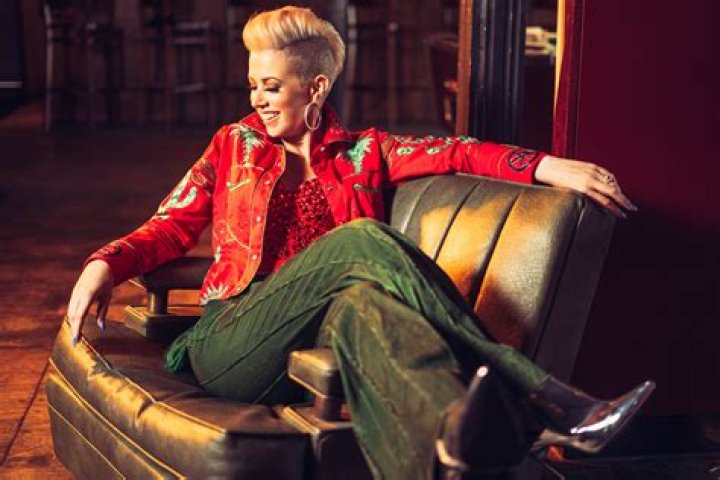 Shawna Thompson - Bio, Age, Wiki, Facts and Family