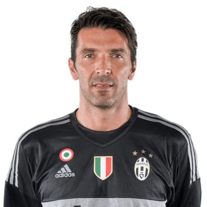 Spanish Defender Pau Torres Contract and Salary (Bio, Age, Girlfriend, Career, Stats, Height)