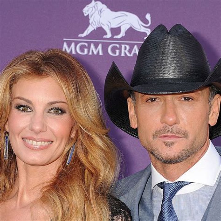 Tim McGraw Signs With Red Light Management