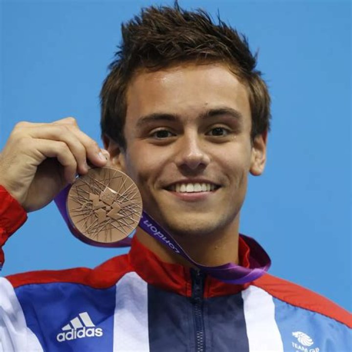 Tom Daley Bio, Biography, wiki, married, girlfriend, salary, net worth, children, personal life, relationship