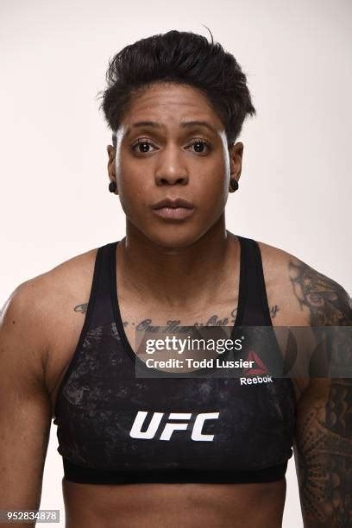 UFC Fighter Shana Dobson Biography- Age, UFC Salary, Stats, Affair, Gay, Girlfriend, Family