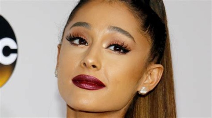 What Makeup Does Ariana Grande Use?