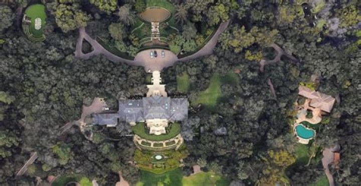 Where Does Oprah Winfrey Live?