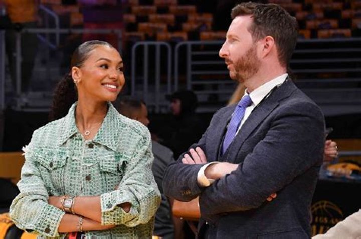 Who is A.J. Andrews Dating Now?