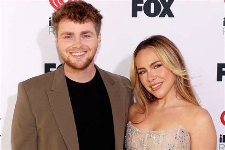 Who is Alex Gronlund Dating Now?