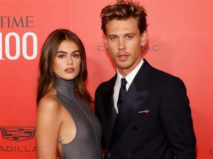 Who is Austin J Mills Dating Now
