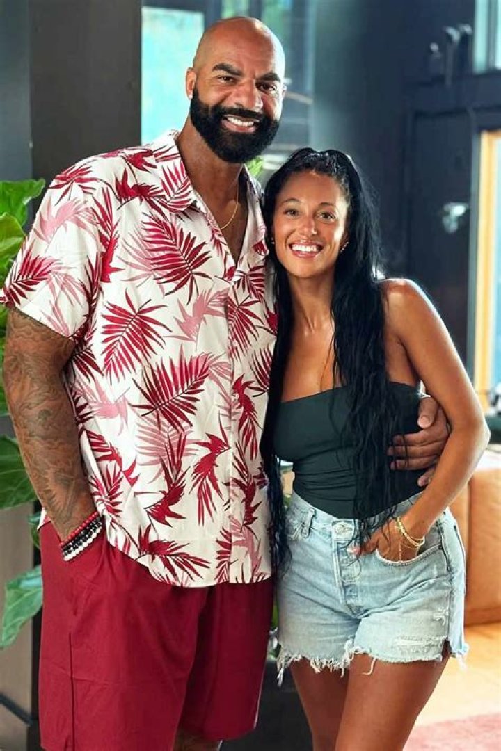 Who is Carlos Dunlap Dating Now