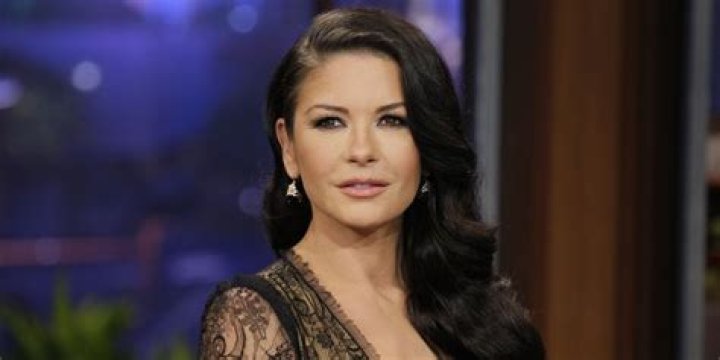 Who is Collette Wolfe Dating Now?