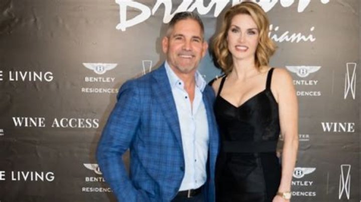 Who is Elena Lyons Dating Now