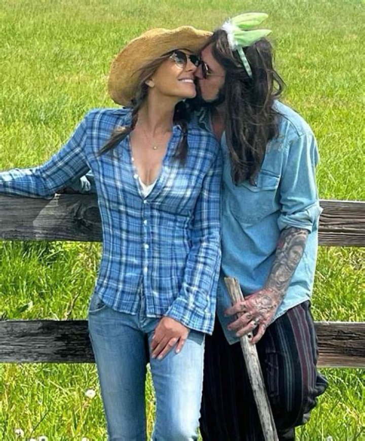 Who is Elizabeth Maxwell Dating Now?