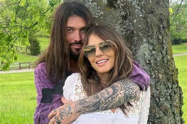 Who is Elizabeth Shoaf Dating Now