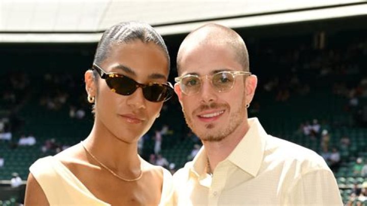 Who is Emelia Burns Dating Now?