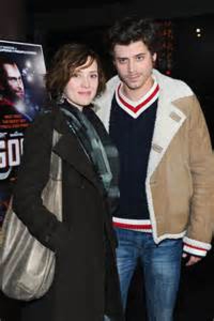Who is Evelyne Brochu Dating Now?
