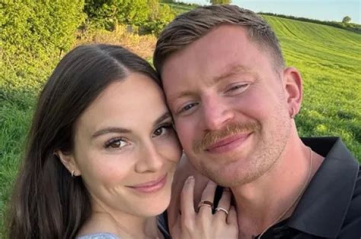 Who is Holly Laing Dating Now?