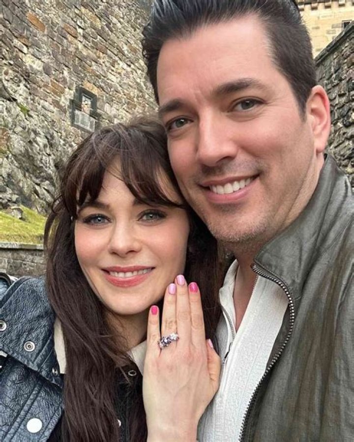 Who is Johnathon Sauer Dating Now?