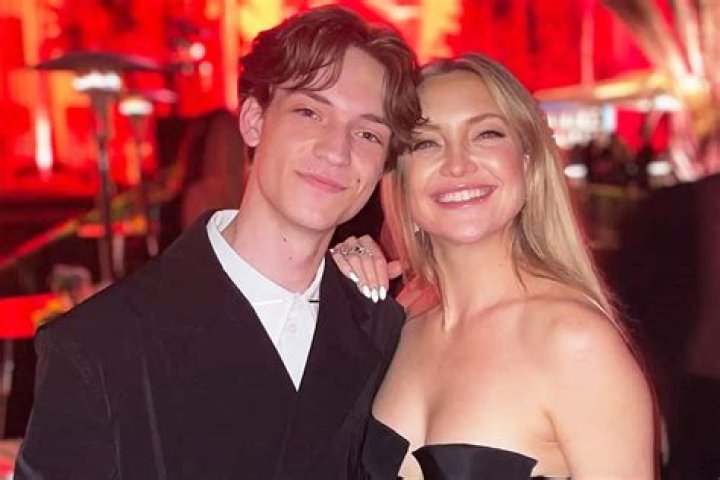 Who is Kate Schellenbach Dating Now?
