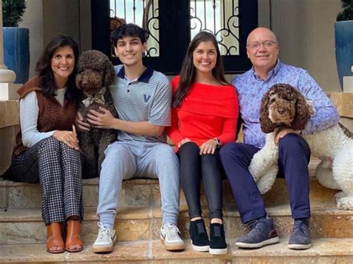 Who is Michael Fishman Dating Now?
