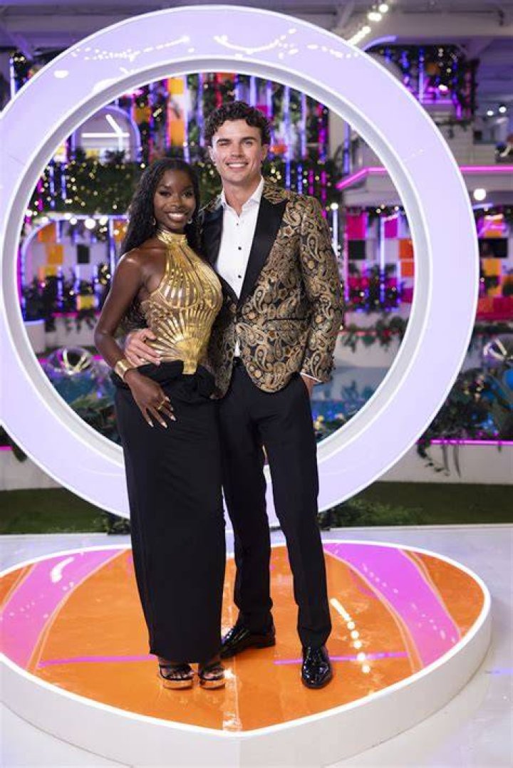 Who is Nic Nac Dating Now?