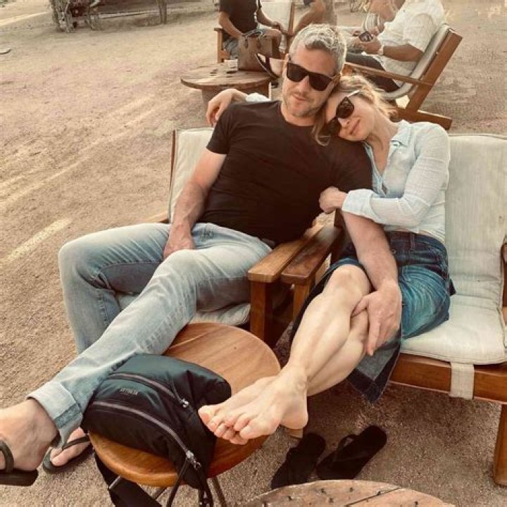 Who is Renee Simonsen Dating Now?