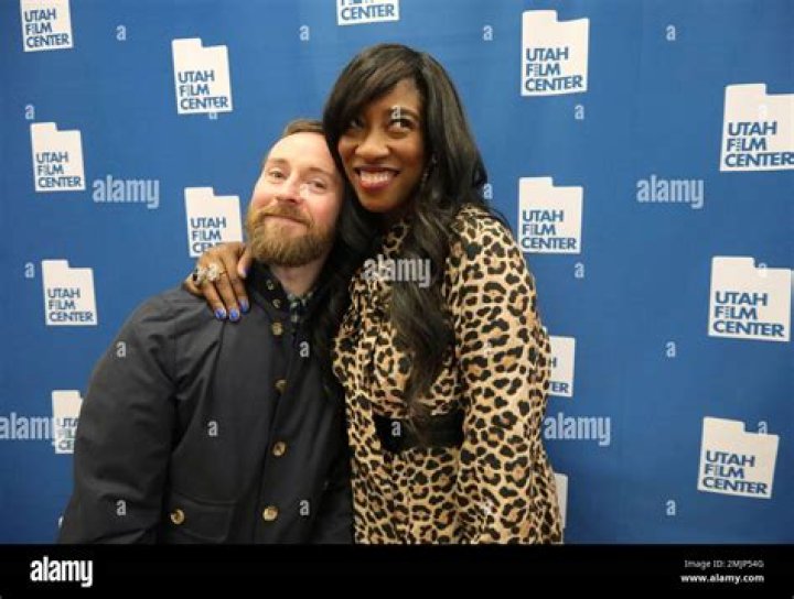 Who is Shondrella Avery Dating Now?