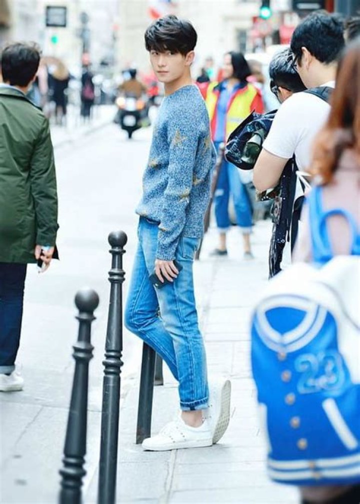 Yang Yang Height, Weight, Age, Girlfriend, Family, Facts, Biography