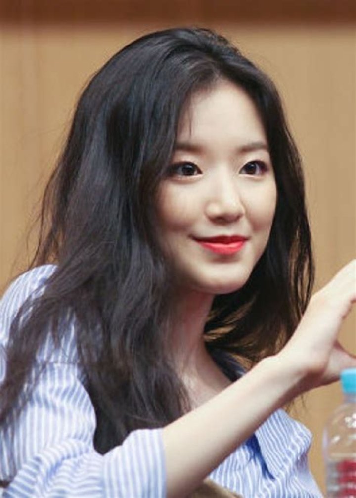 Ye Shuhua Height, Weight, Age, Boyfriend, Family, Facts, Biography
