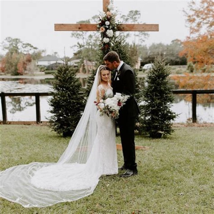 Zach Eflin Biography-salary, net worth, married, affair, dating, children, career, age, nationality, girlfriend, contract, NFL
